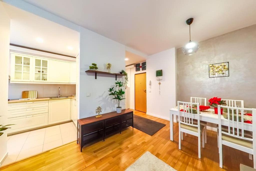 Old Town Spacious Apartment Букурещ Екстериор снимка