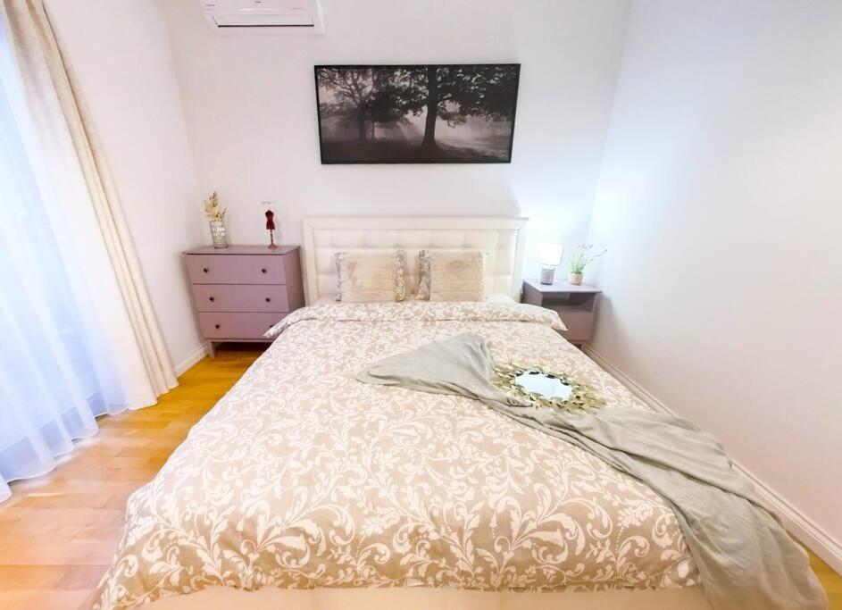 Old Town Spacious Apartment Букурещ Екстериор снимка