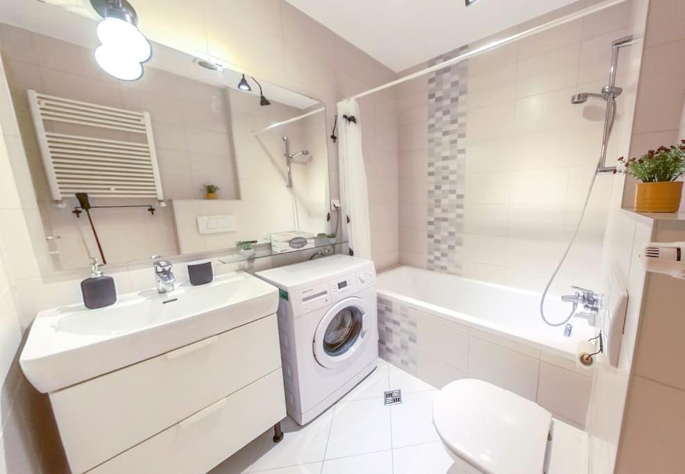 Old Town Spacious Apartment Букурещ Екстериор снимка