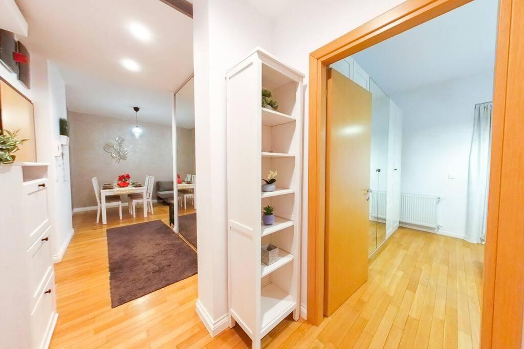 Old Town Spacious Apartment Букурещ Екстериор снимка